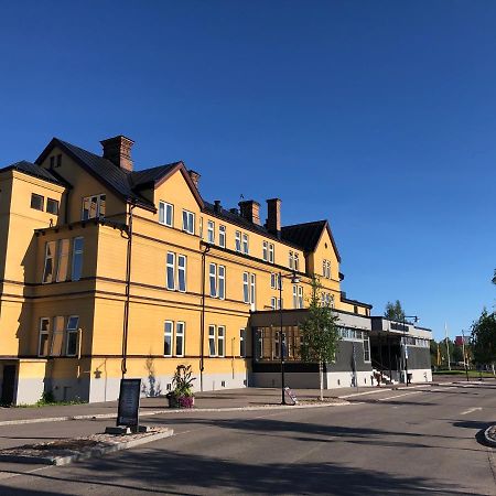 Orsa Jaernvaegshotell Buitenkant foto